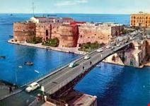 Ponte Girevole e Castello Aragonese